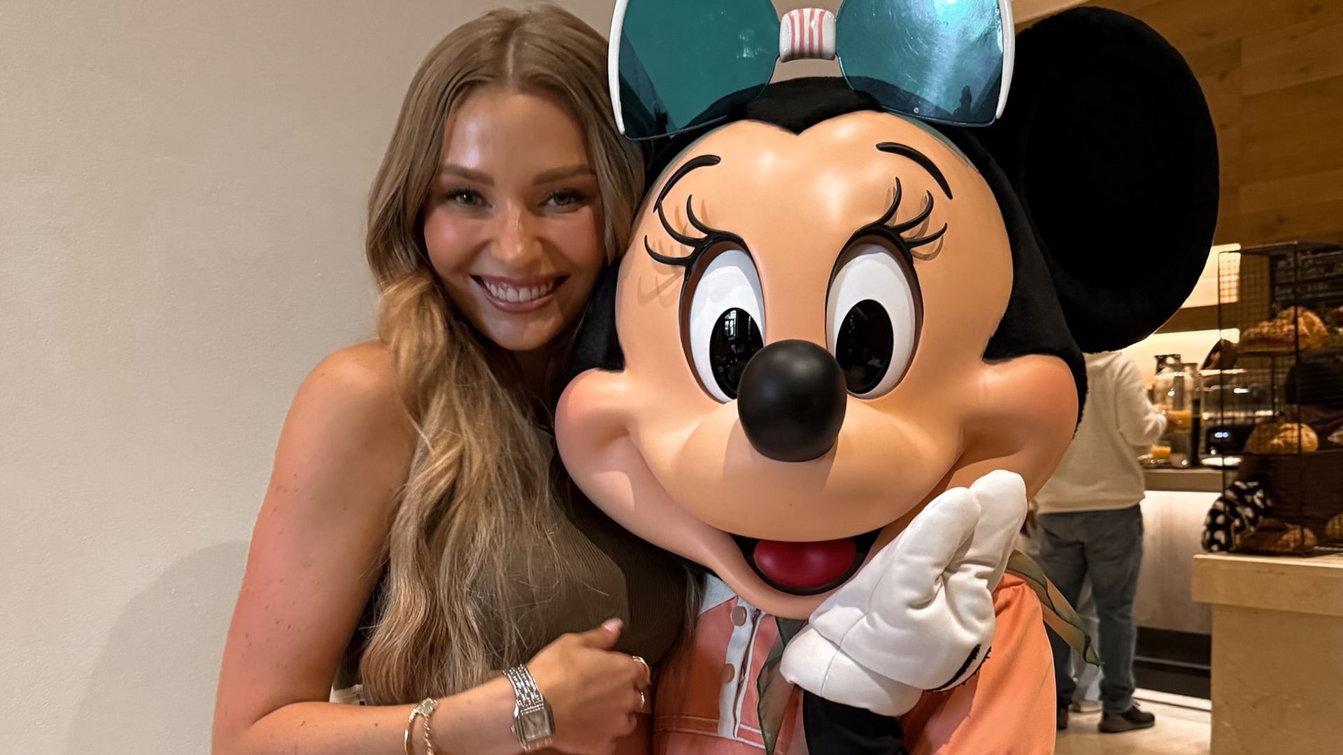 Irina Baeva presume vistazos de su escapada por el 'Lugar Más Feliz del Mundo'