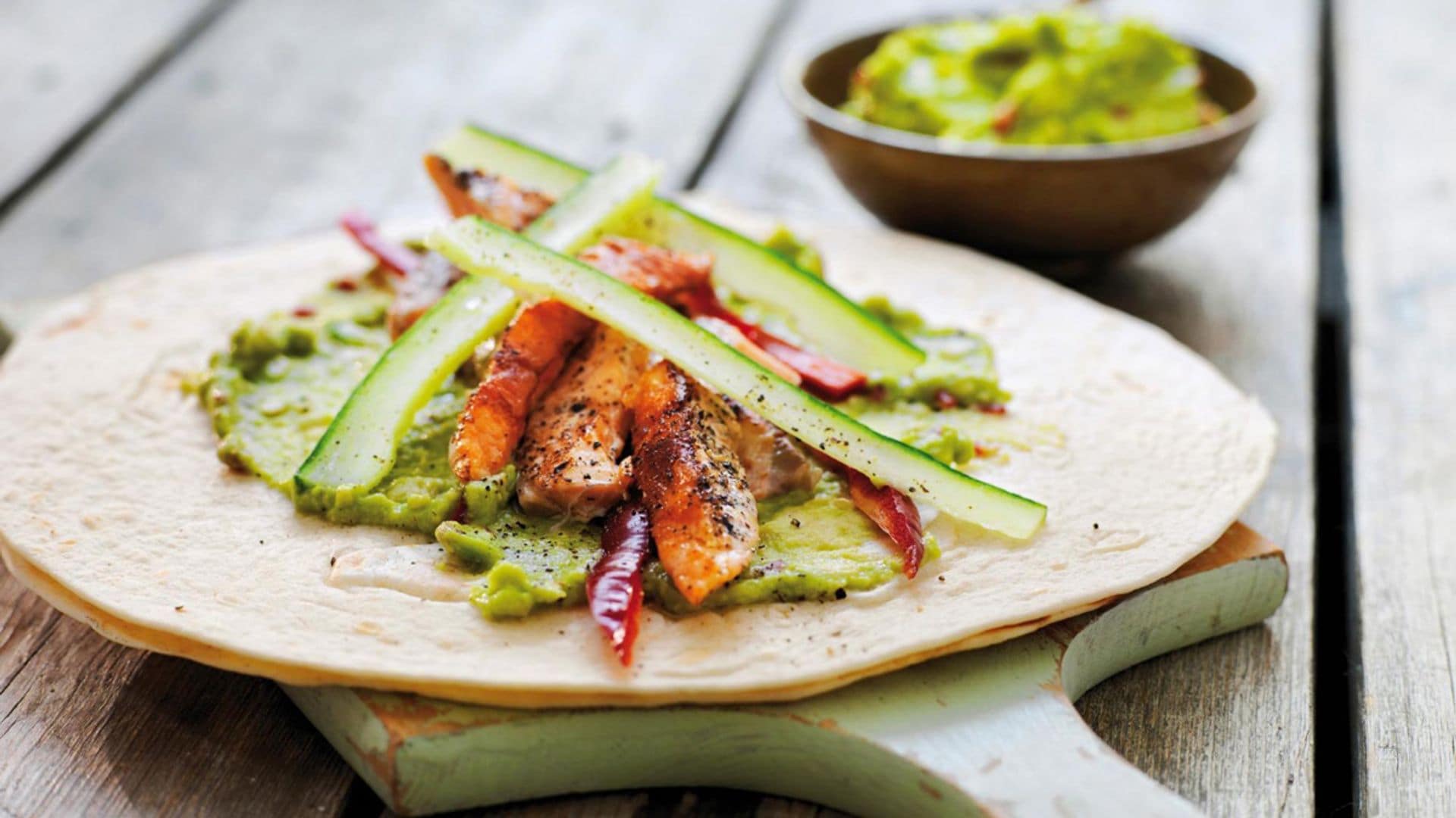 Tacos de salmón con guacamole