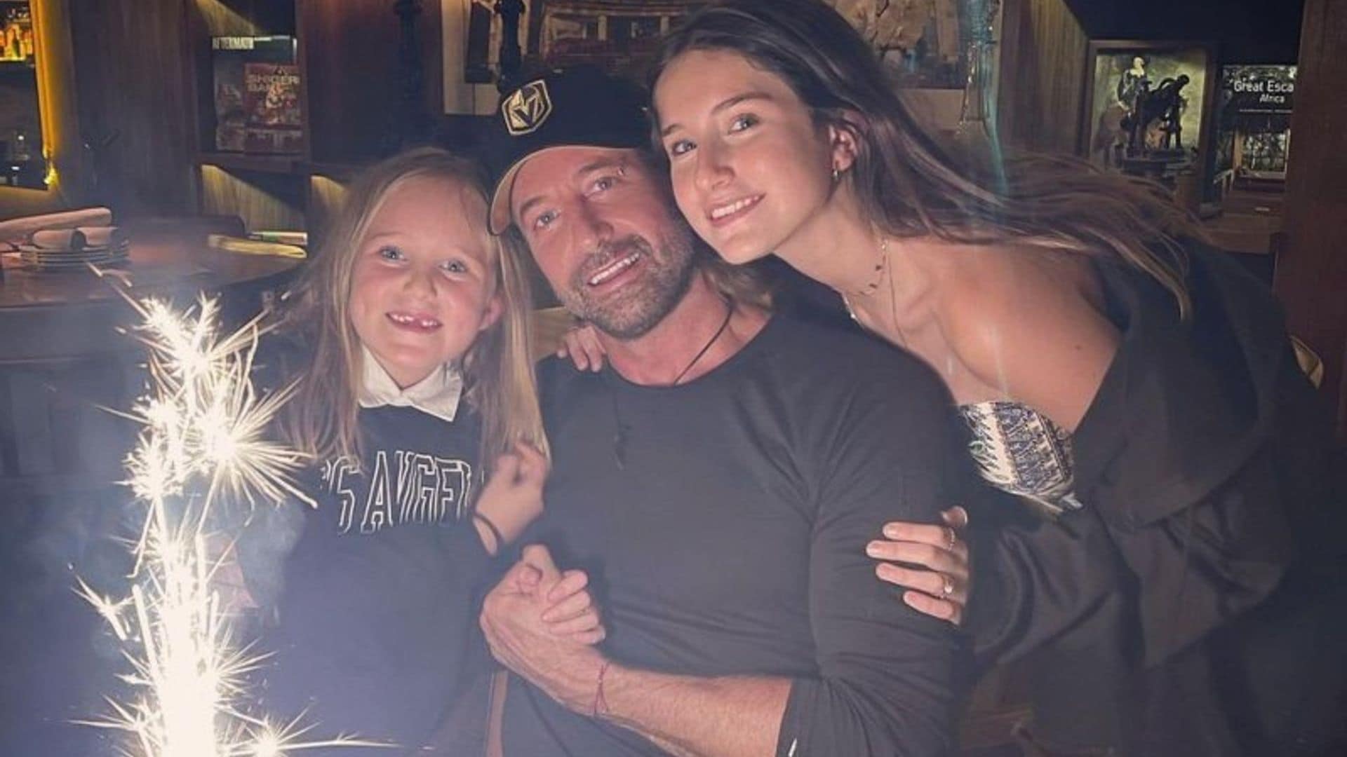 Gabriel Soto celebra 25 años de trayectoria con un lindo festejo al lado de sus hijas e Irina Baeva