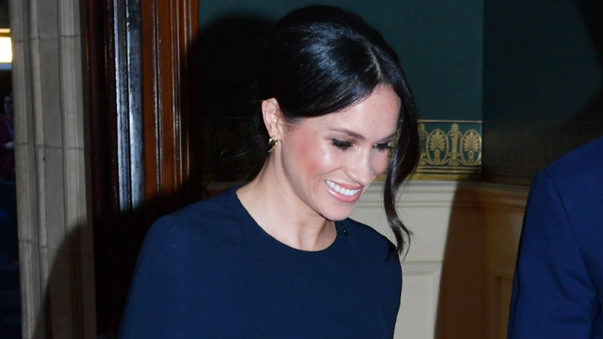 Meghan Markle le 'copia' a la Reina Letizia sus pendientes más asequibles