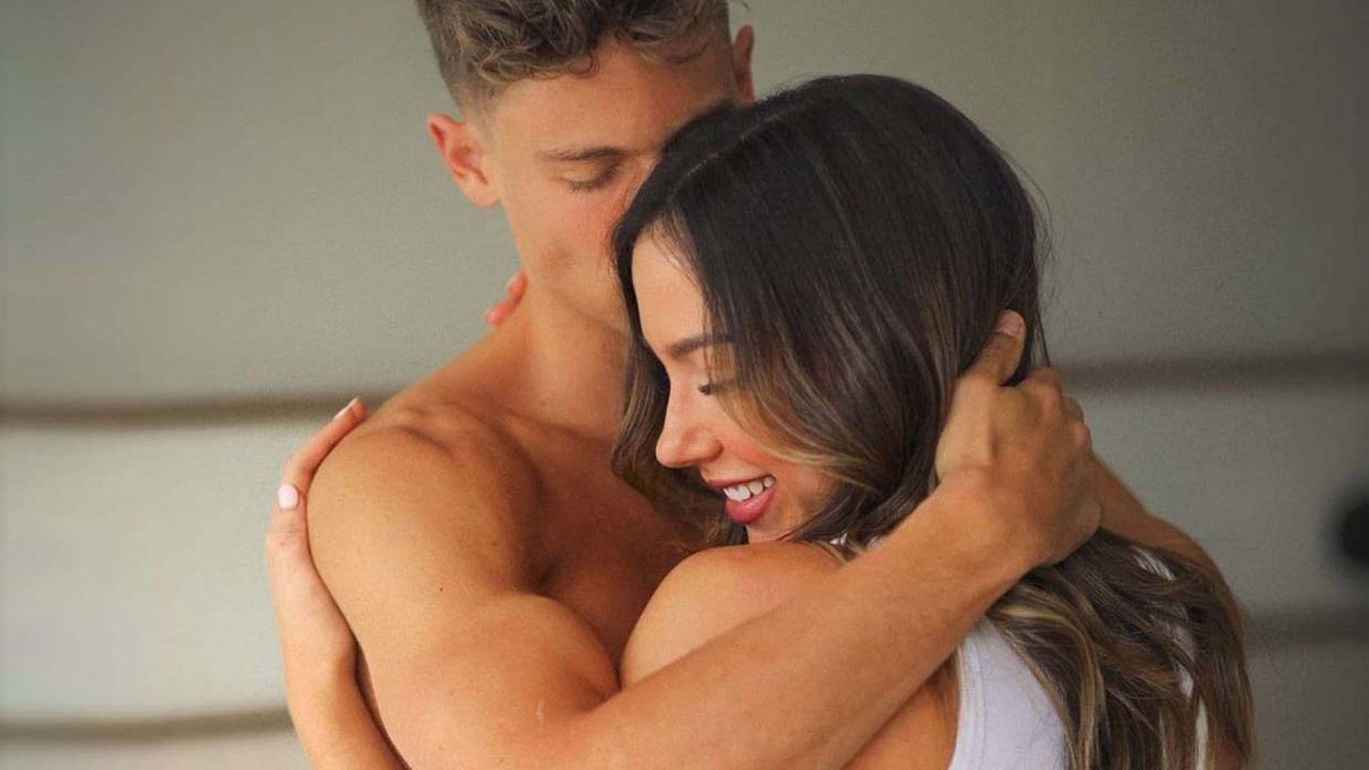 Miles de pétalos, globos y bombones:  Marcos Llorente vuelve a sorprender a Patricia Noarbe