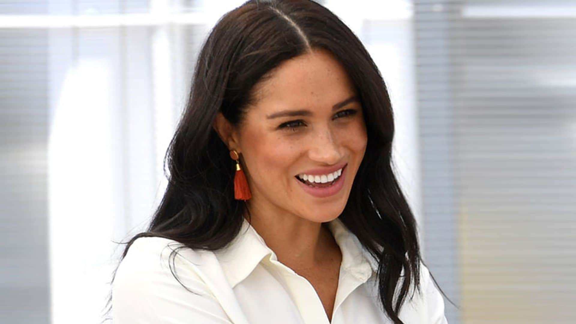 Pendientes de flecos, los preferidos de las 'royals' para rejuvenecer sus 'looks'