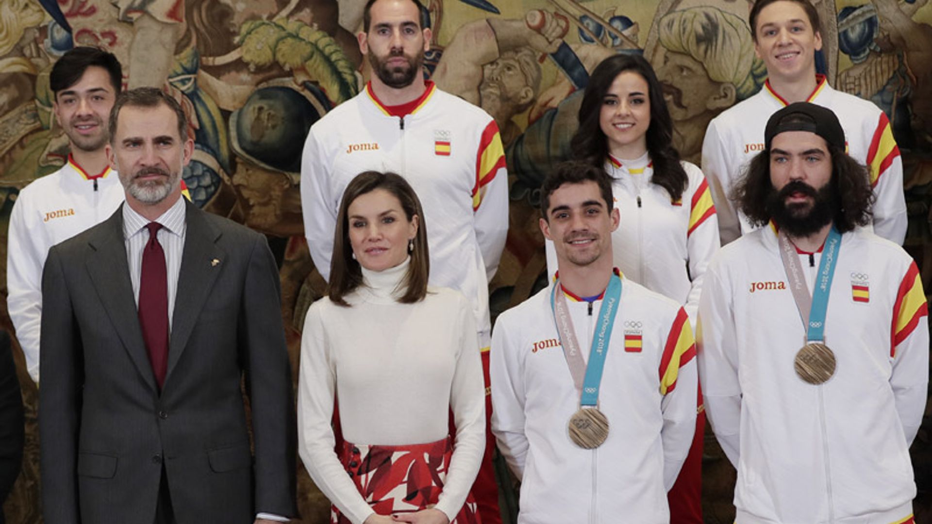 Tras el frío de Corea del Sur, los deportistas españoles reciben la cálida bienvenida de los Reyes