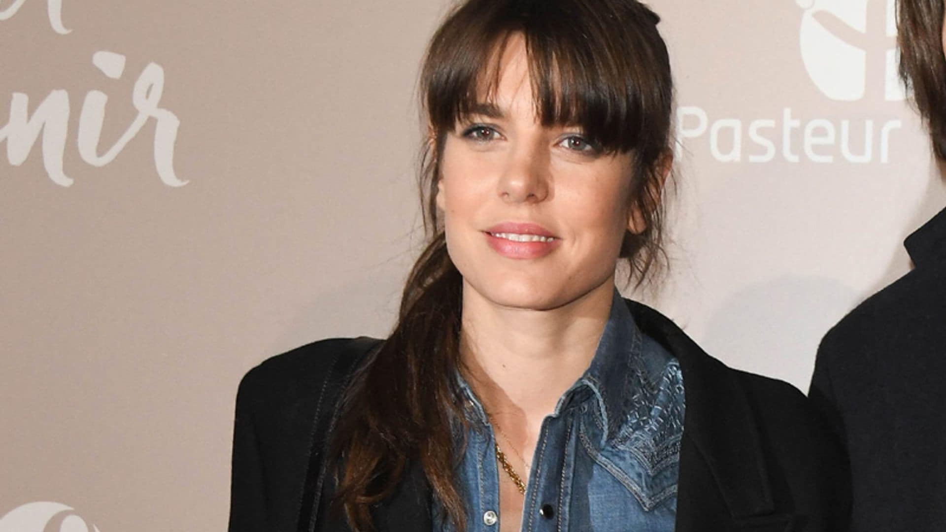 La elección más rompedora de Carlota Casiraghi para llevar pantalones de cuero