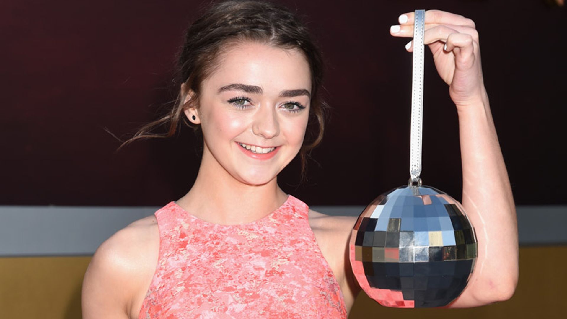 Maisie Williams tiene los 9 bolsos más 'cool' que hayas visto jamás, ¡garantizado!