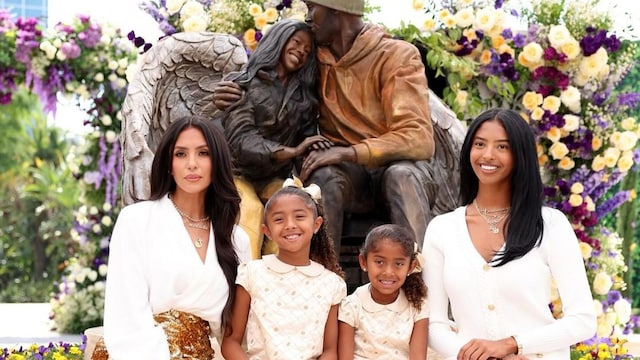 Vanessa Bryant con sus hijas