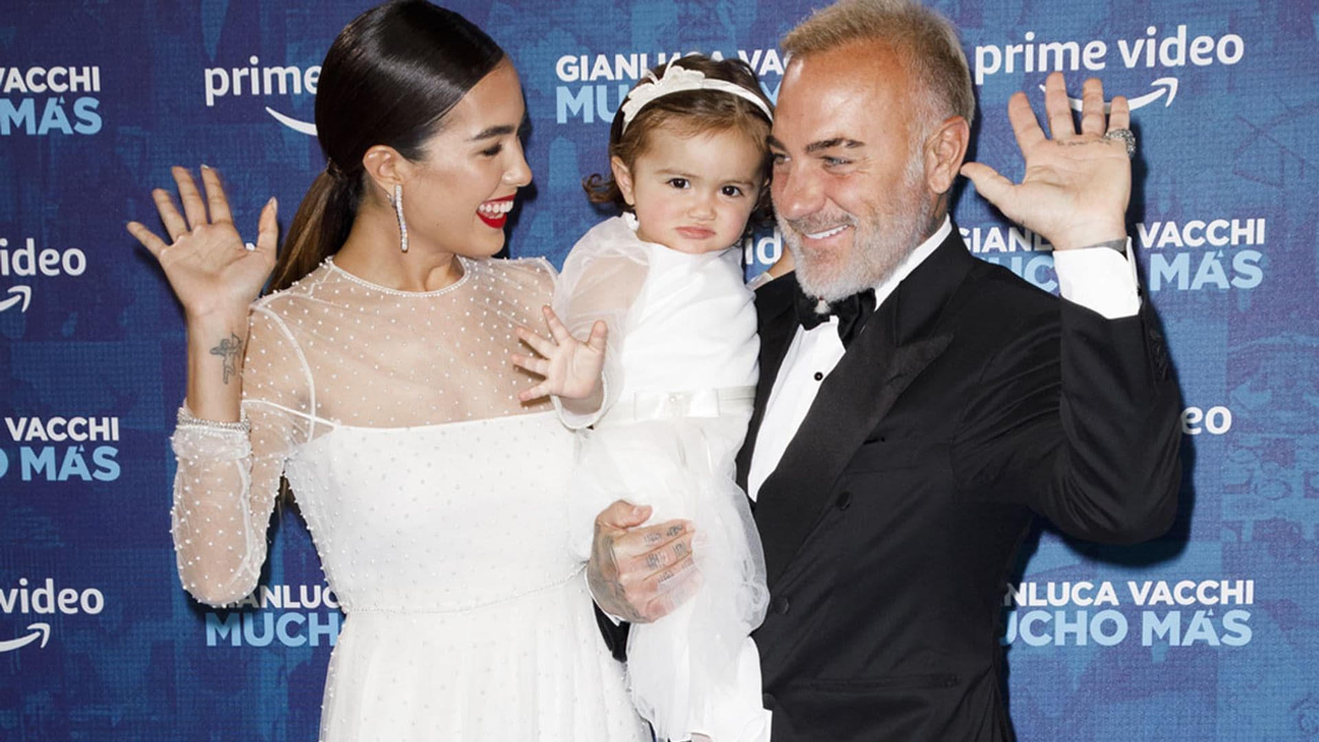 Blu Jerusalema, hija de Gianluca Vacchi, una auténtica estrella sobre la alfombra con solo un año y medio