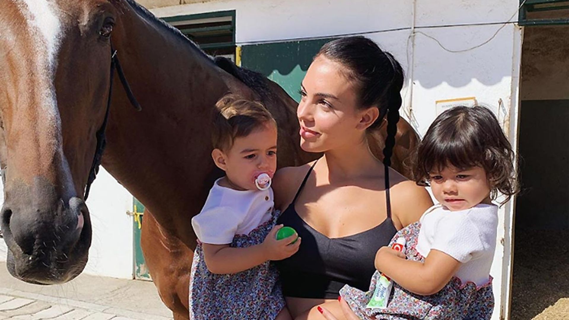 Georgina Rodríguez se lleva a sus 'peques' a montar a caballo