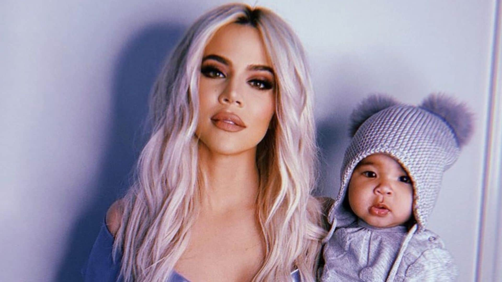 Khloé Kardashian pasa divertida tarde de juegos al lado de su hija True