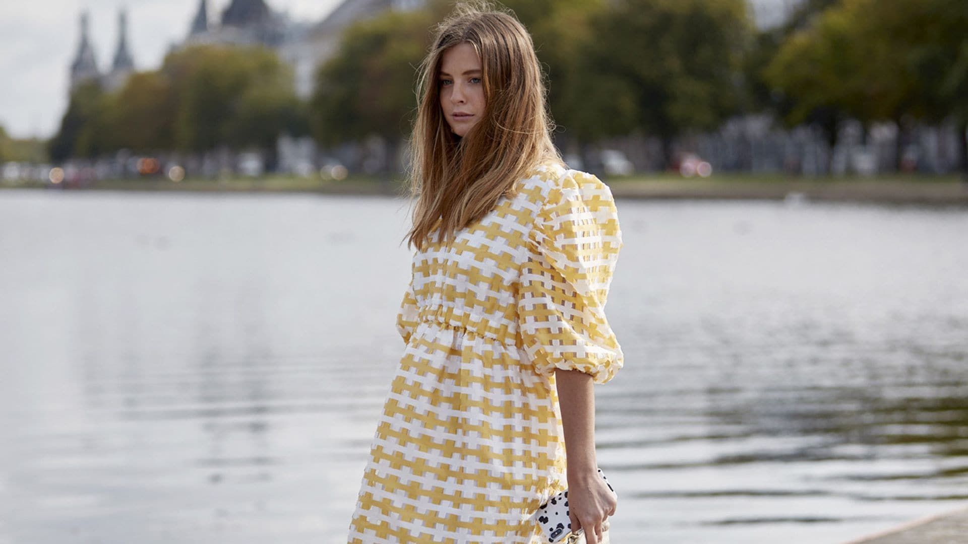 ¡Adiós abrigo! 10 vestidos de primavera para llevar con americana o cazadora de cuero