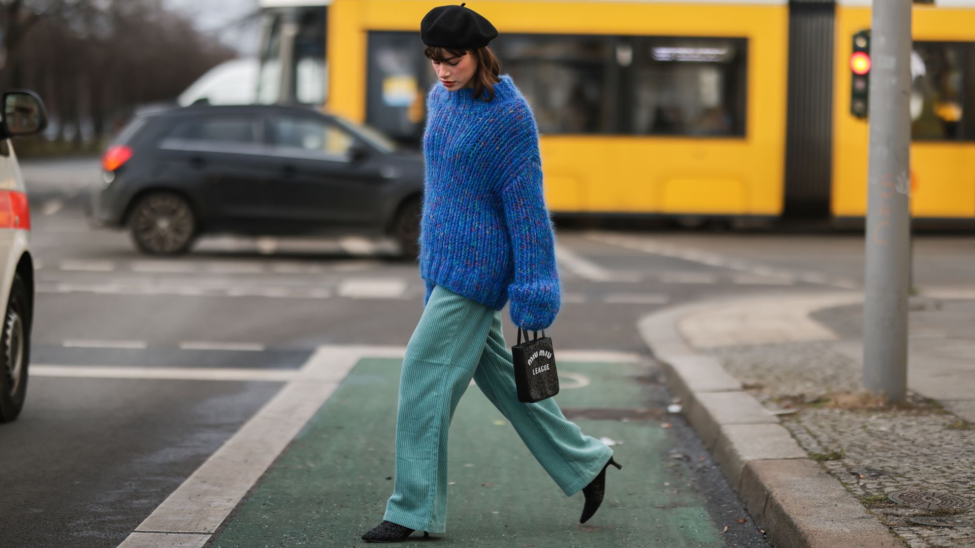 6 pantalones de pana de mujer para subirse a la tendencia de 2024