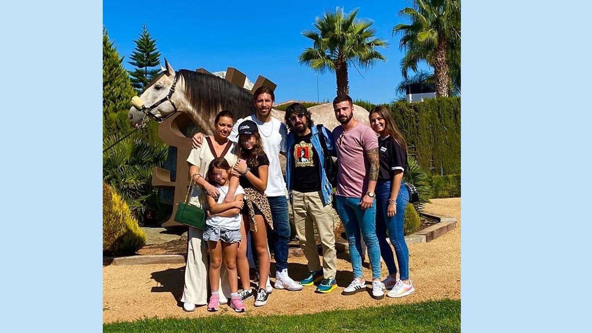 Sergio Ramos recorre, junto a su amiga Niña Pastori, la finca en la que celebró su boda con Pilar Rubio