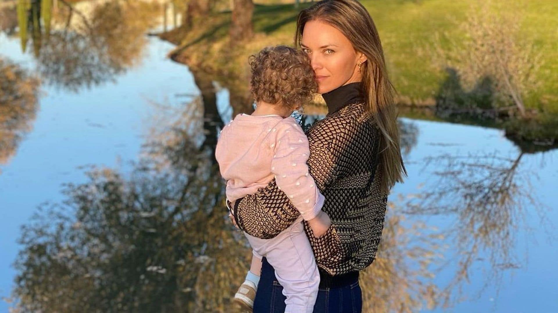 ¡Para comérsela! La hija de Helen Lindes ya posa como su mamá