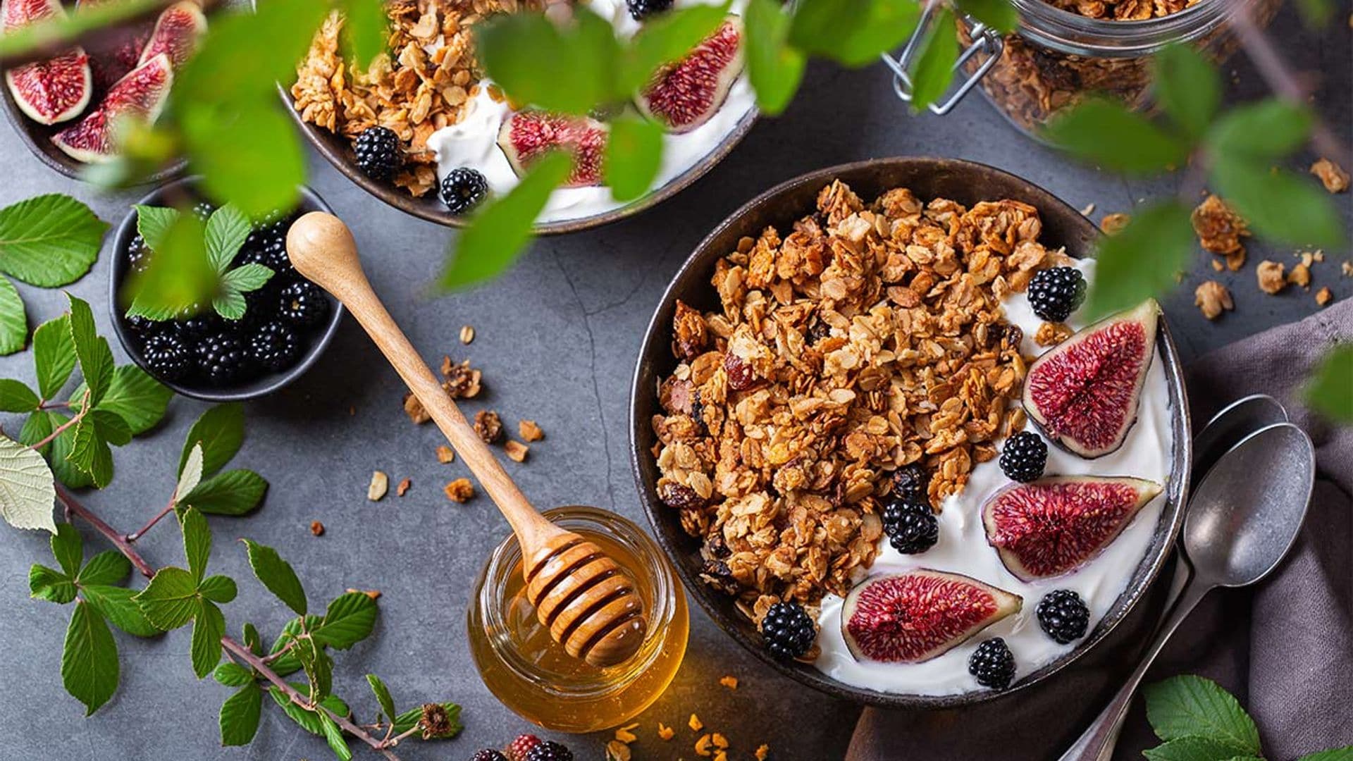 Muesli casero con yogur griego e higos