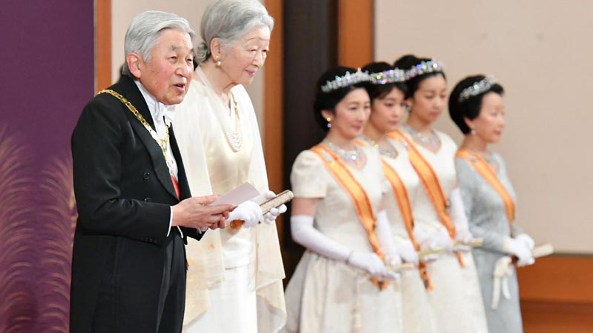 Akihito de Japón comienza el Año Nuevo con planes muy distintos a su deseada abdicación