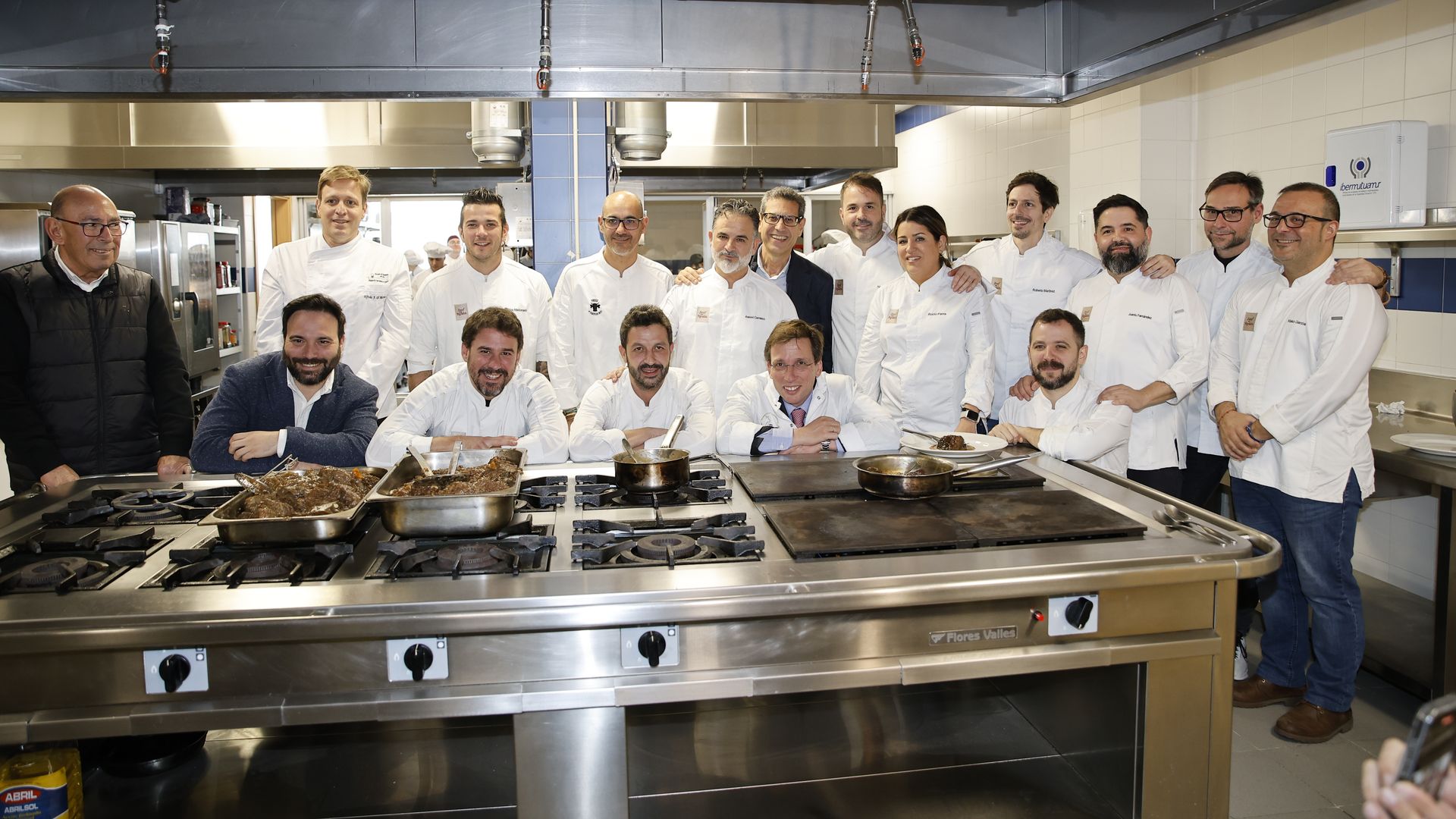 Provacuno reparte un menú solidario elaborado por 13 chefs estrella Michelin para los más necesitados