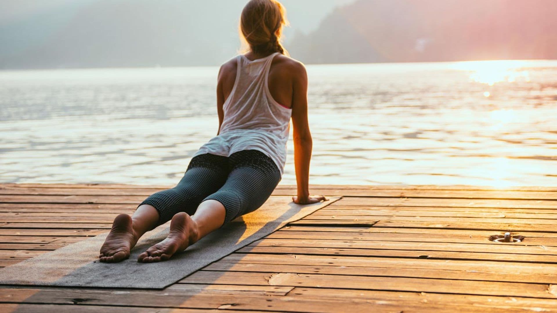 Las posturas de yoga que te ayudan a tonificar tu cuerpo para el verano