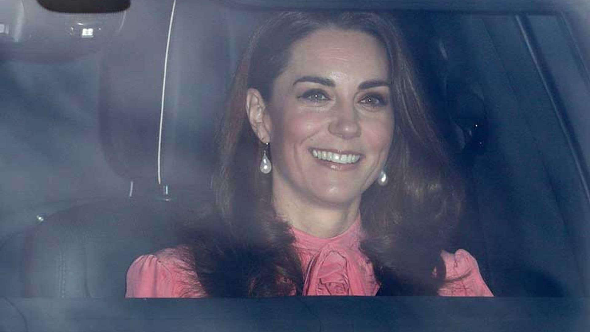 La duquesa de Cambridge recupera en su look de bautizo una joya de Diana de Gales