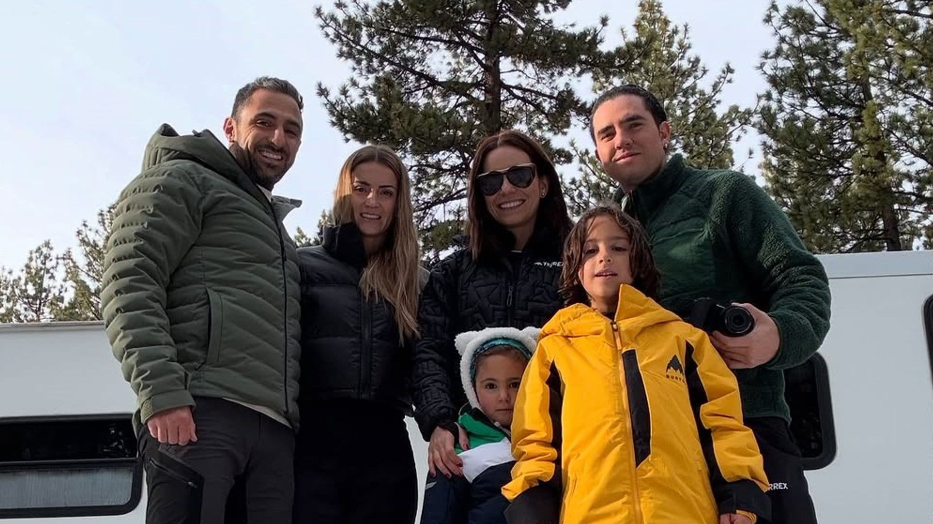 Tania Rincón comparte los primeros vistazos de sus vacaciones familiares en la nieve