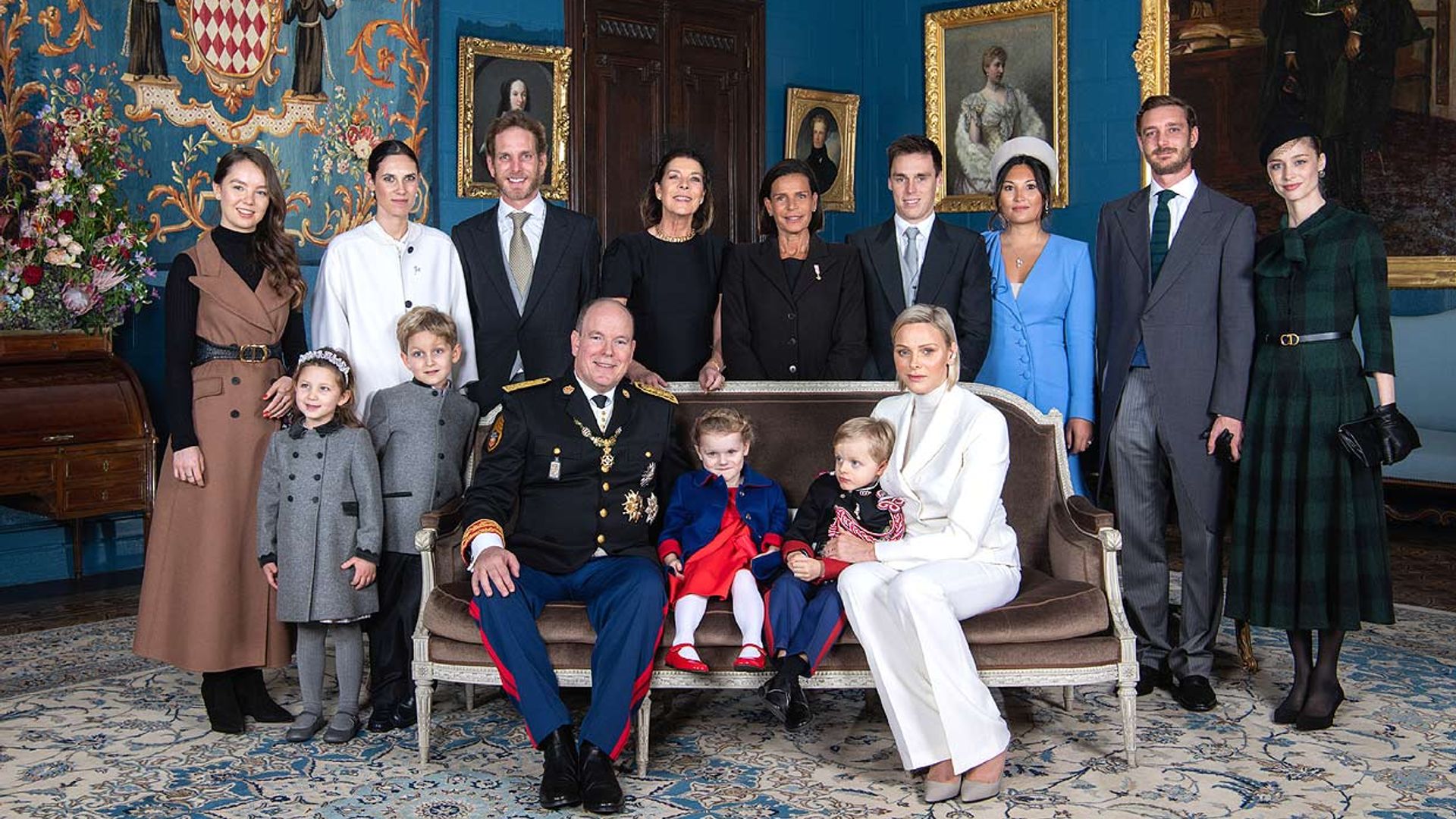 Los Grimaldi posan para un retrato oficial de familia