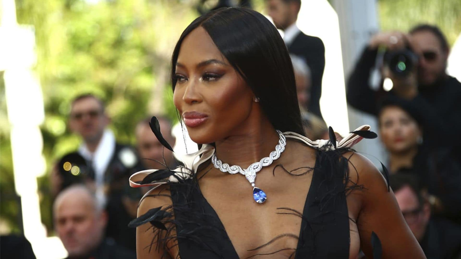 Naomi Campbell recibe emocionada un excepcional reconocimiento de una universidad británica