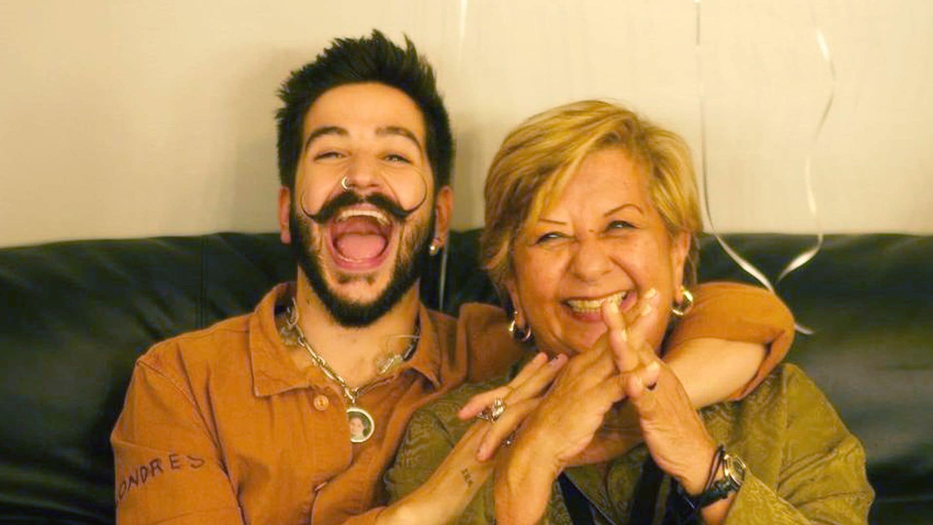 Con baile y mucho ritmo, Camilo celebra el cumpleaños de su mamá, 'La Patrona'