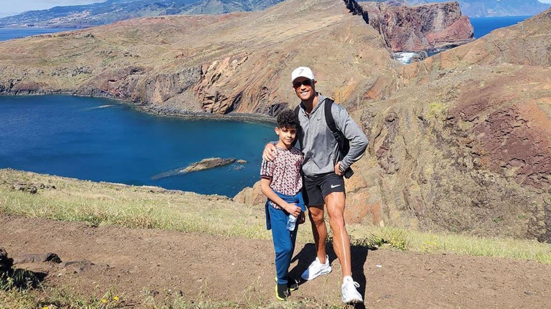 '¡De tal palo, tal astilla!' Cristiano Ronaldo entrena con su hijo en plena cuarentena