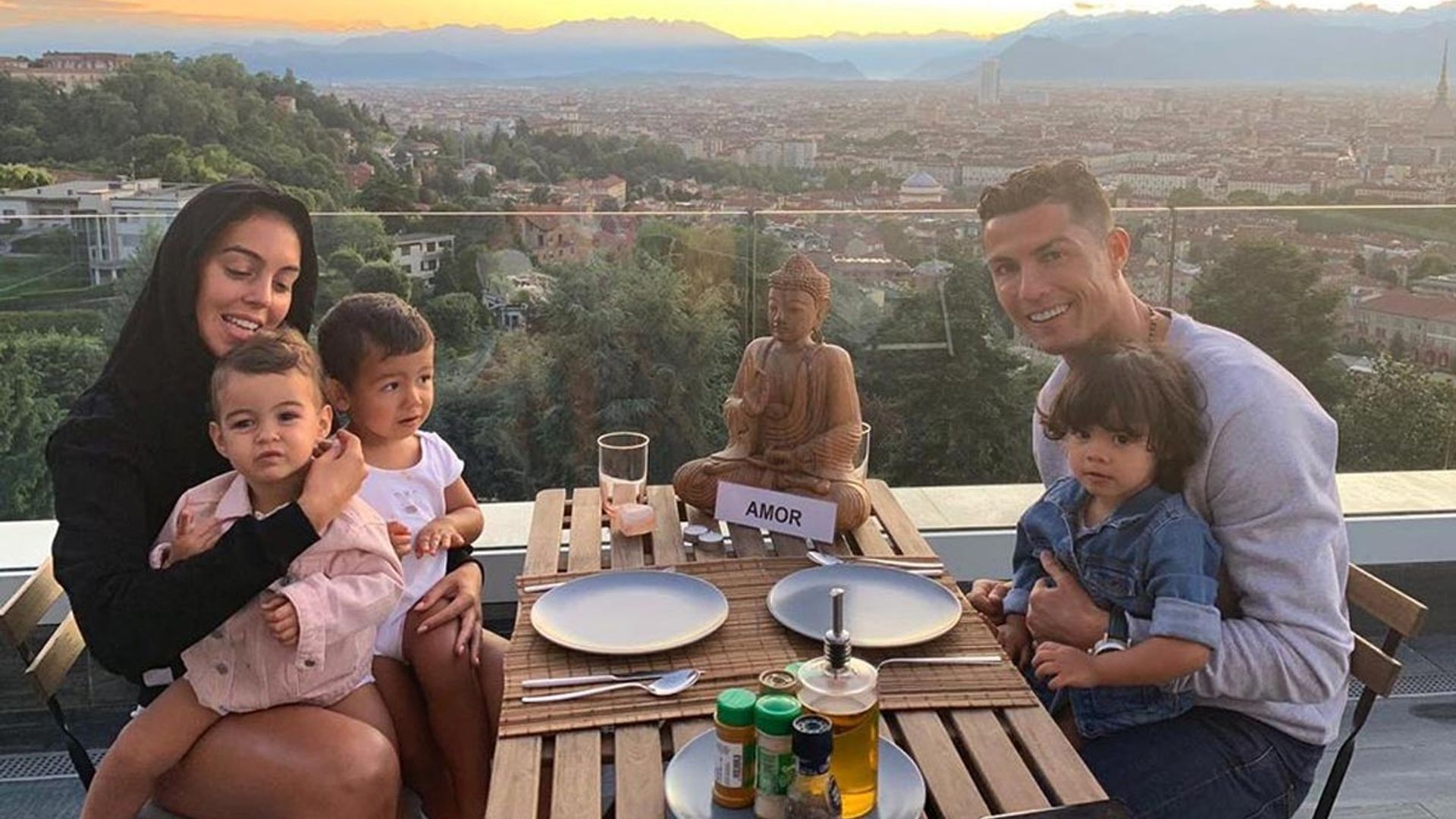 Georgina Rodríguez y sus niños, el mejor plan de Cristiano tras los entrenamientos