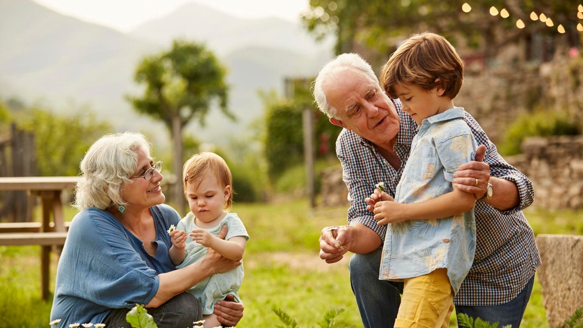 El 35 % de los mayores de 65 años en nuestro país cuida a sus nietos varios días por semana