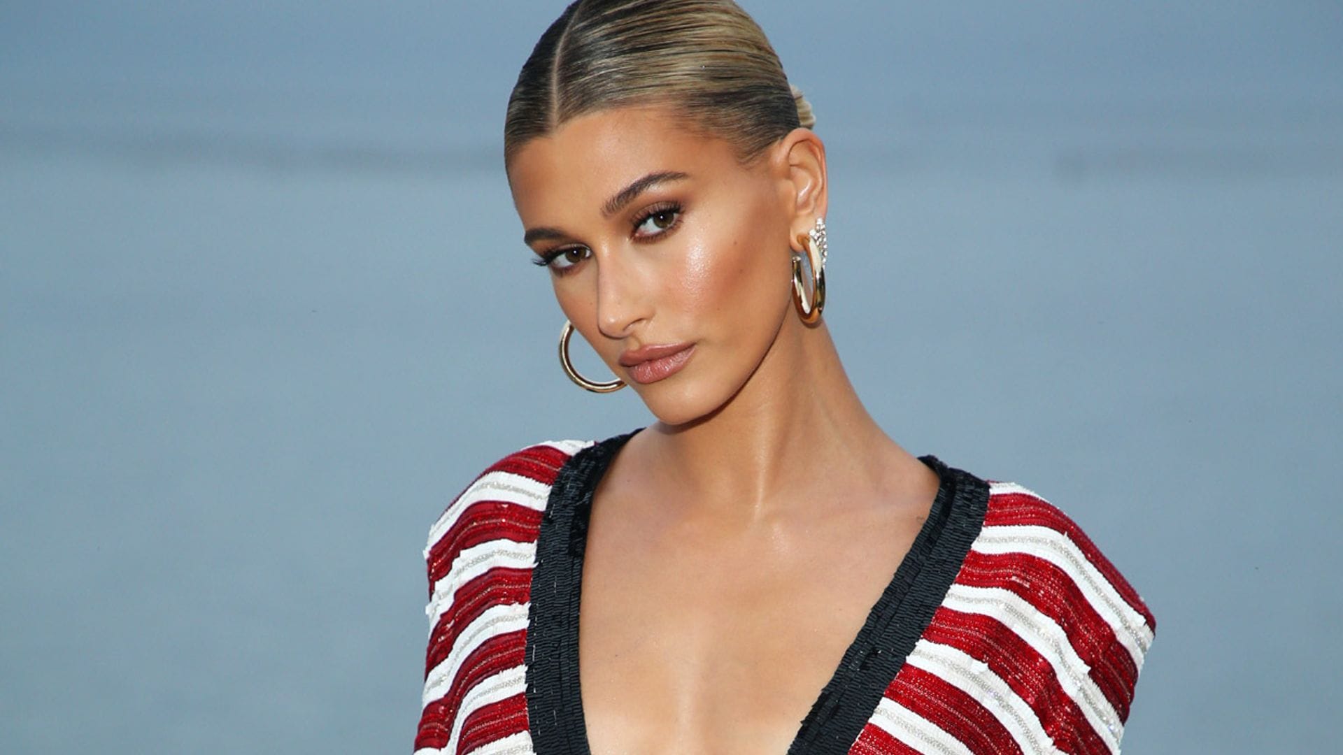 Hailey Baldwin, Miley Cyrus y las 6 versiones del look de noche en Malibú