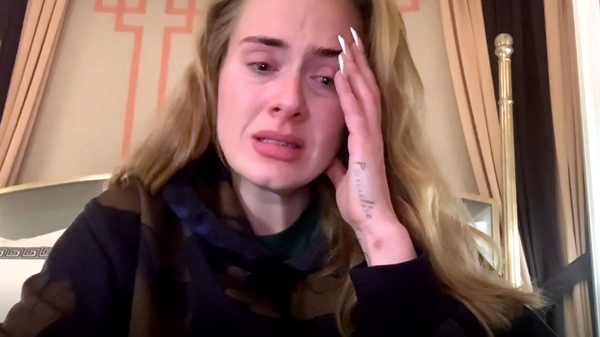Adele hace un importante anuncio entre lágrimas