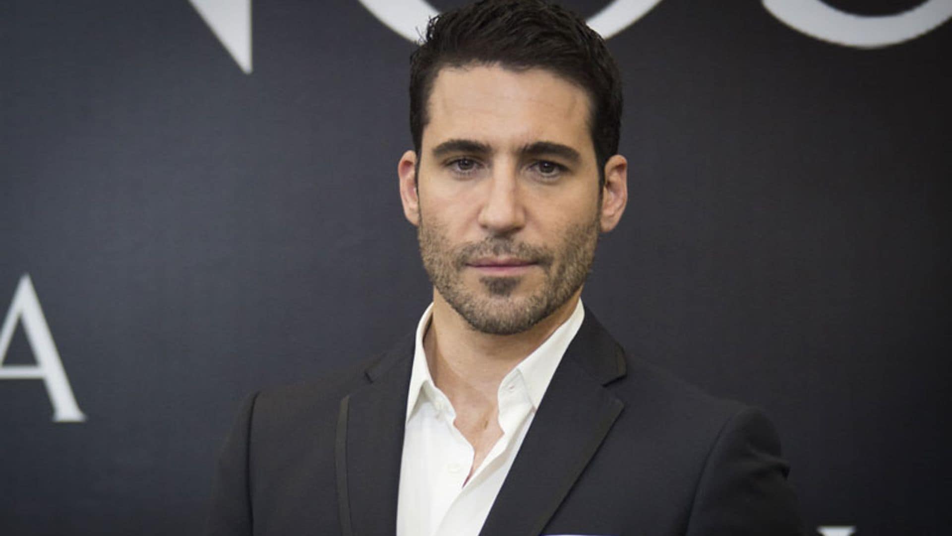 Miguel Ángel Silvestre reaparece en público tras el fallecimiento de su padre