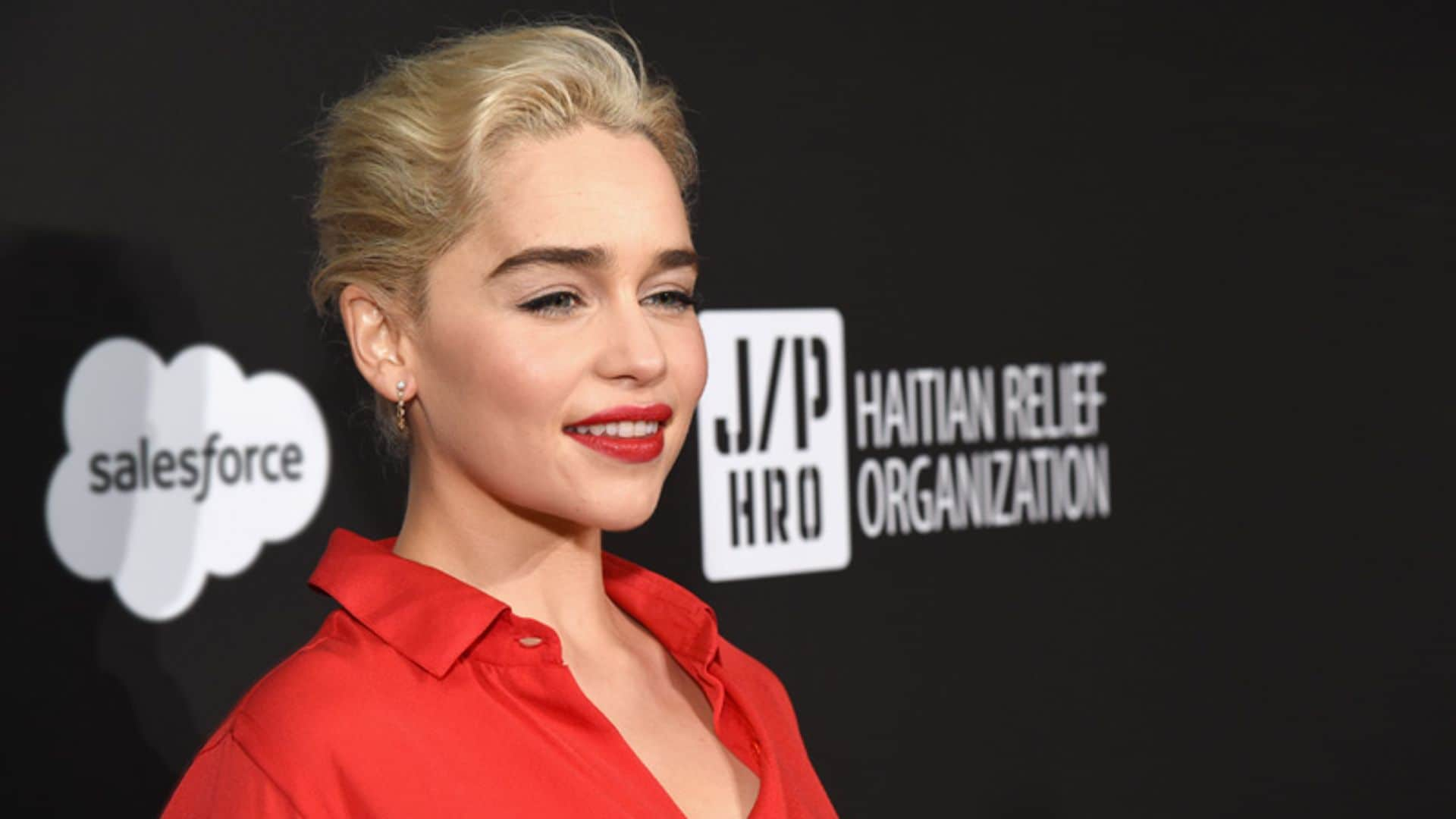 Emilia Clarke y el truco inesperado para que la barra de labios dure más