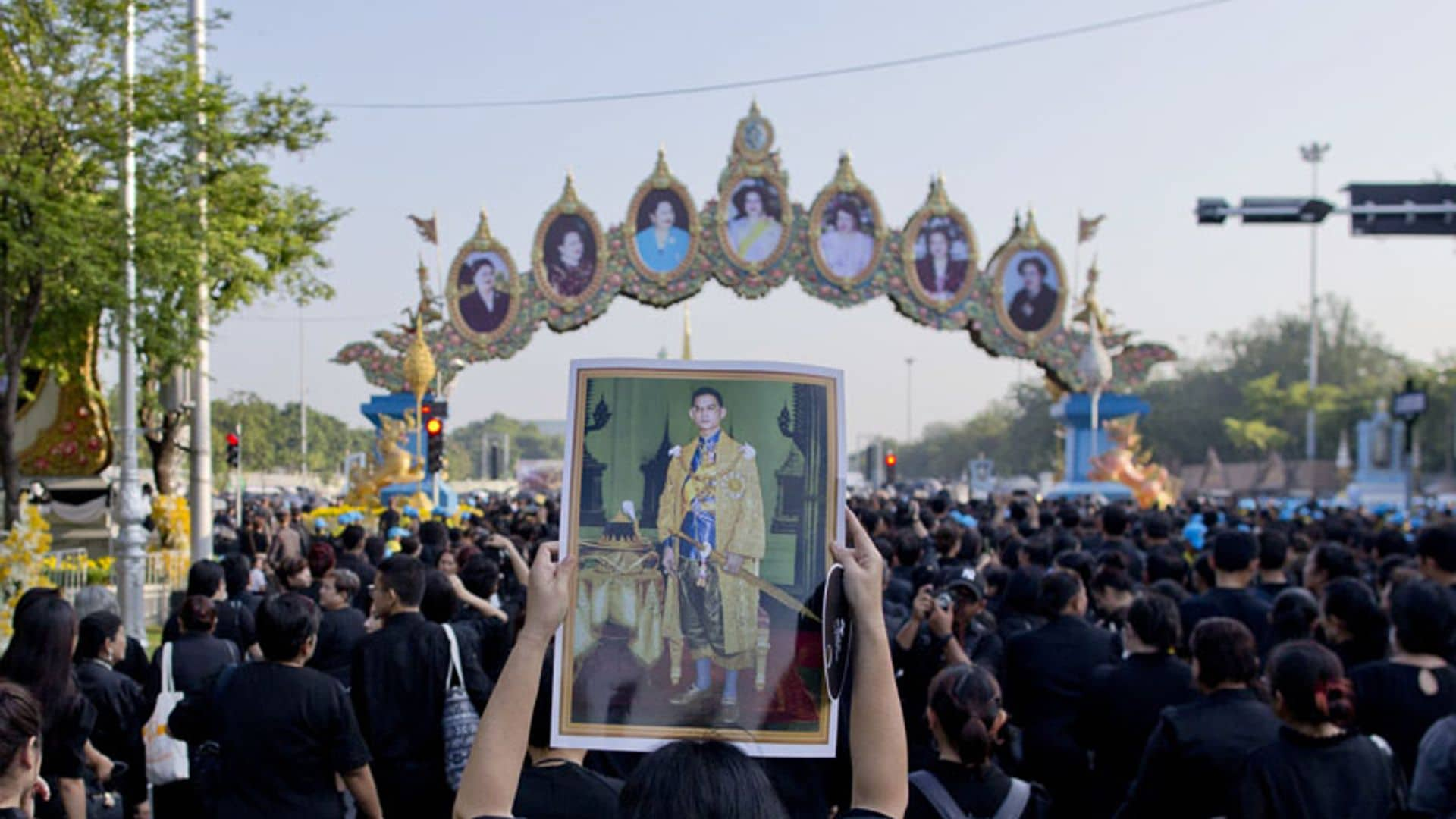 Comienzan los fastuosos actos de despedida del rey Rey Bhumibol de Tailandia