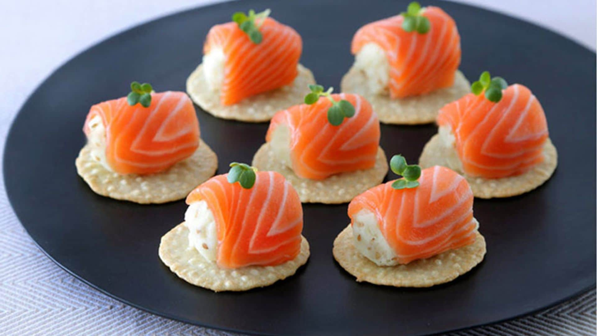 Canapés de 'sashimi' de salmón fresco