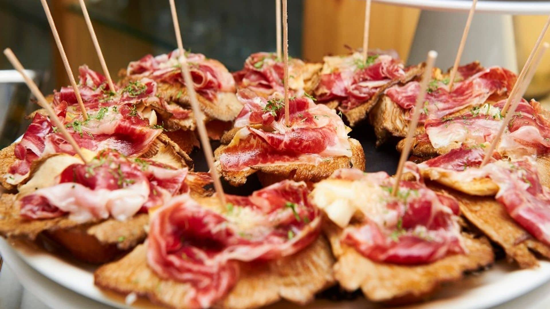 Tostas de queso con jamón