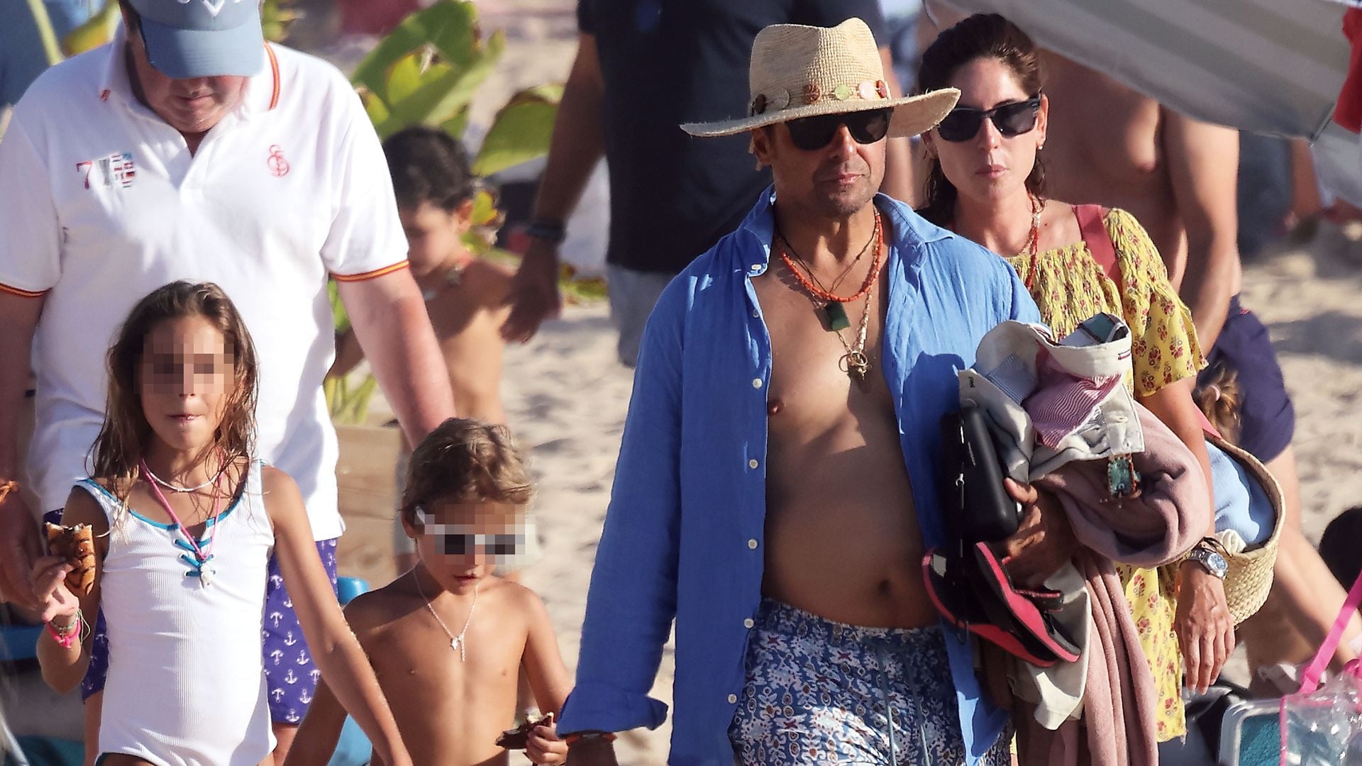 Francisco Rivera y Lourdes Montes: días de sol y playa con sus hijos tras cumplir 10 años de casados