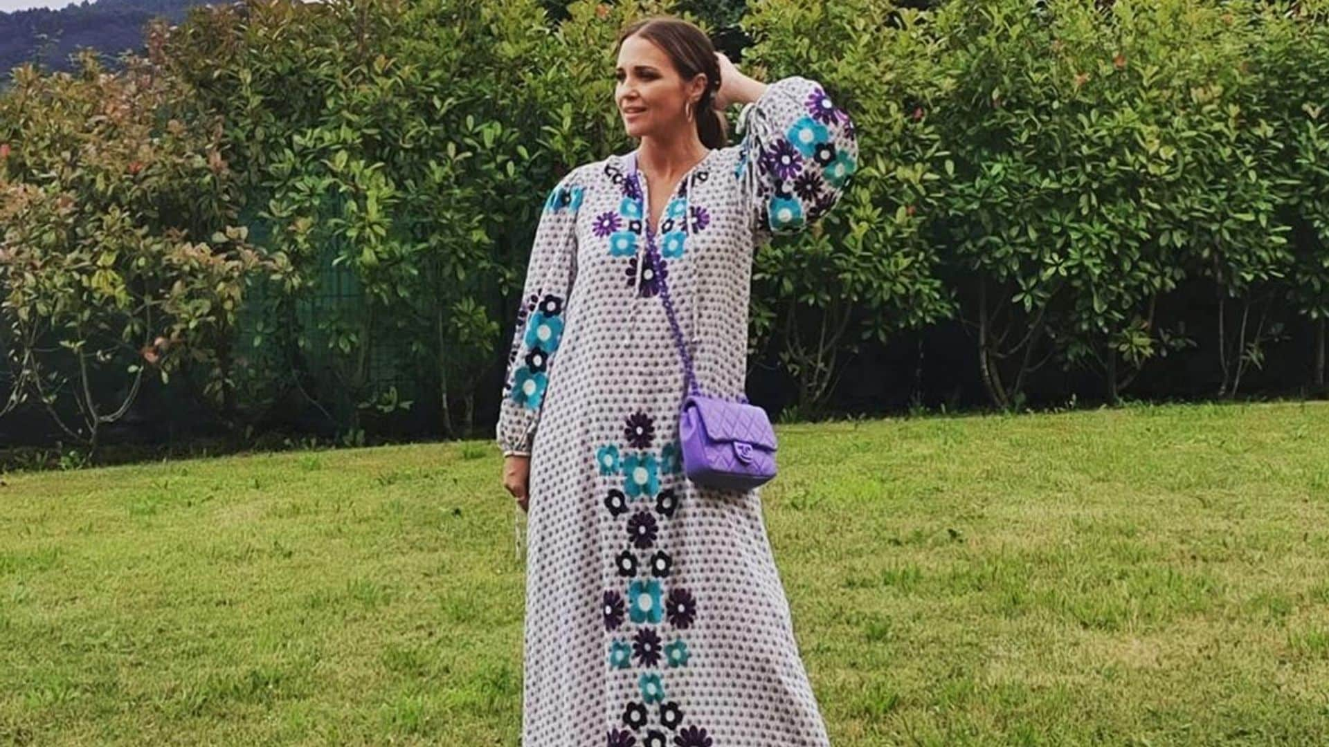 Paula Echevarría se apunta al sustituto del vestido 'midi': un caftán con bordados de flores