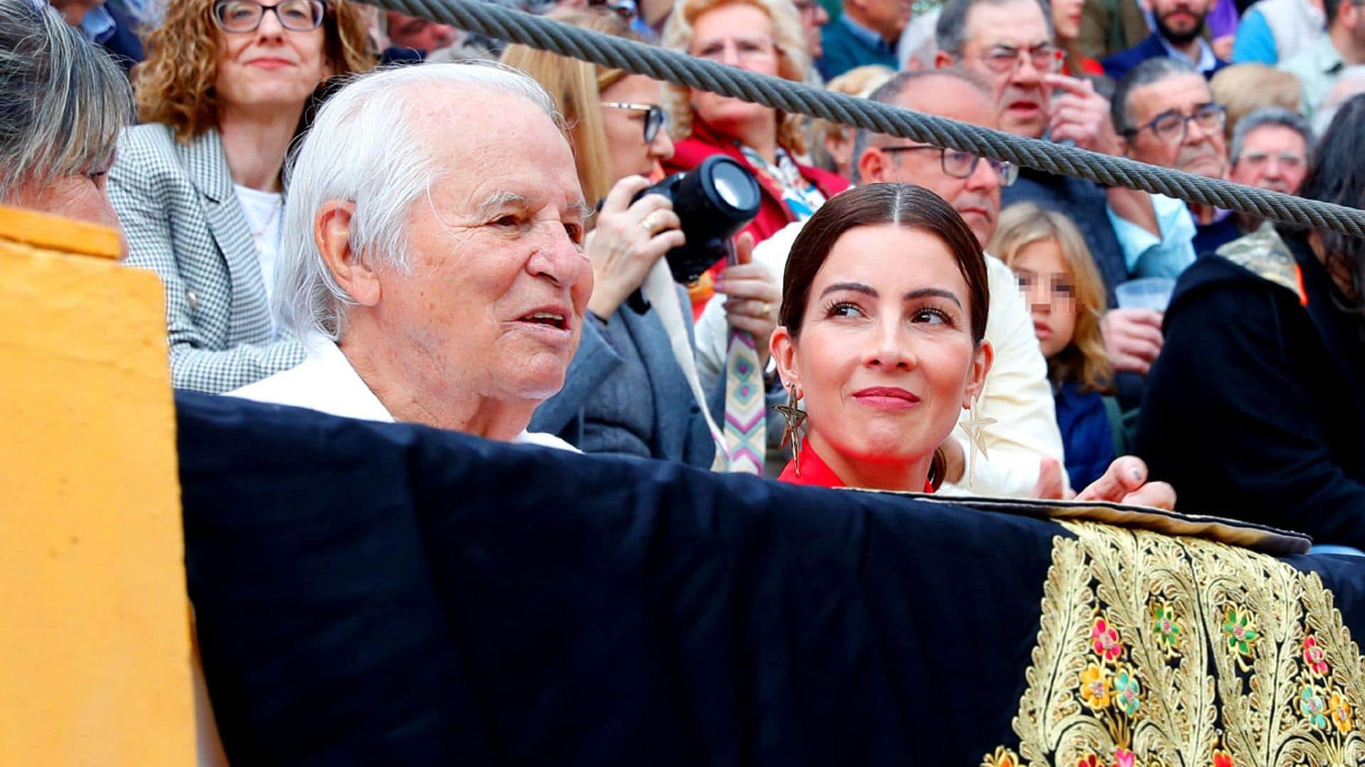 Manuel Díaz 'El Cordobés' inicia su emocionante adiós a los ruedos arropado por su padre y su mujer