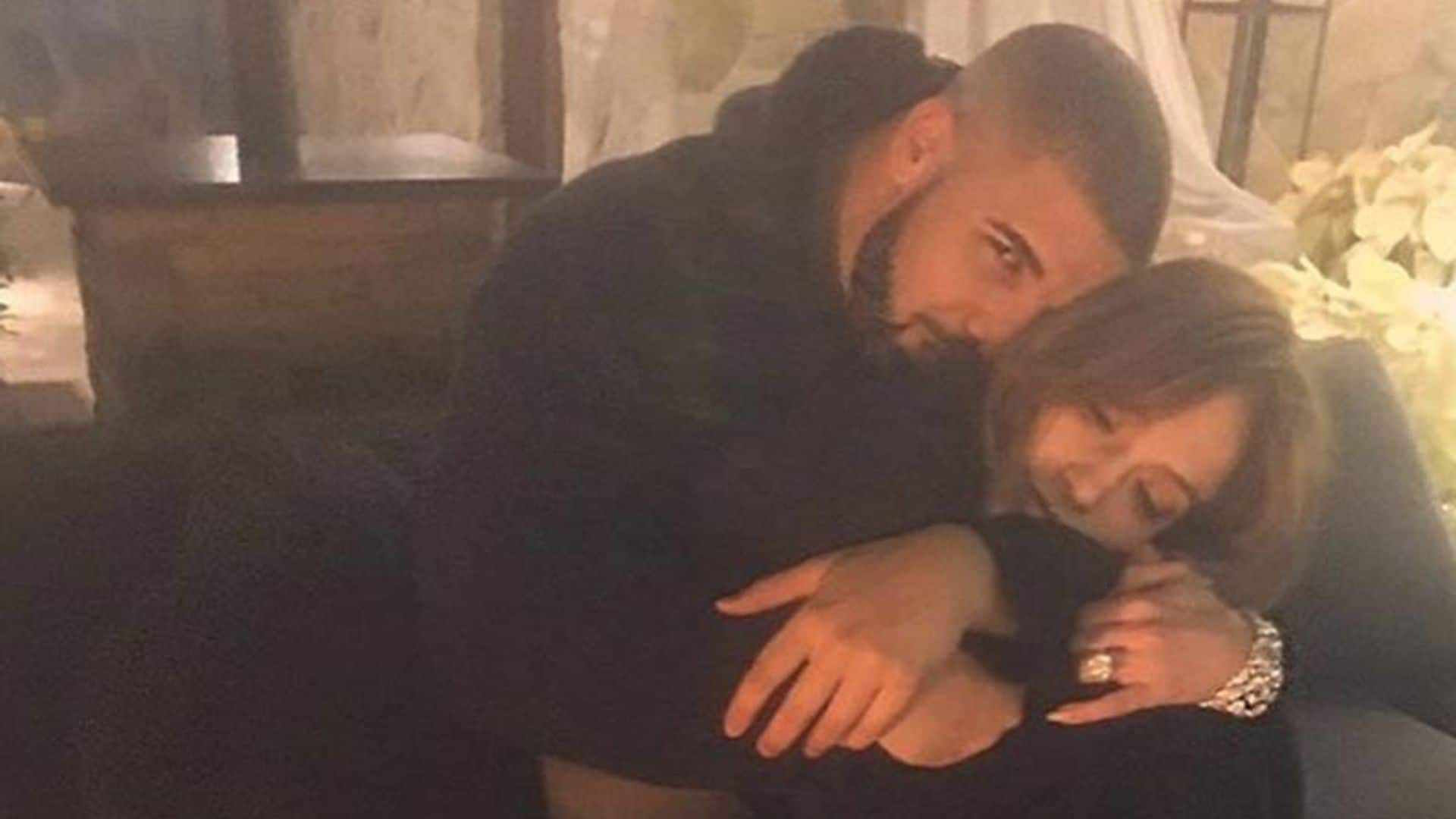 Un baile, un beso 'robado' y el mismo collar... tras las pistas del romance de Jennifer López y Drake