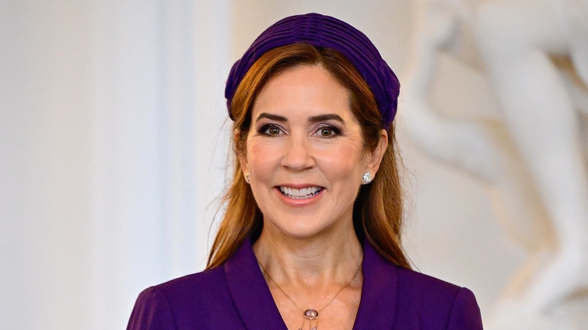 Mary de Dinamarca recupera su vestido morado de las citas históricas en un significativo encuentro