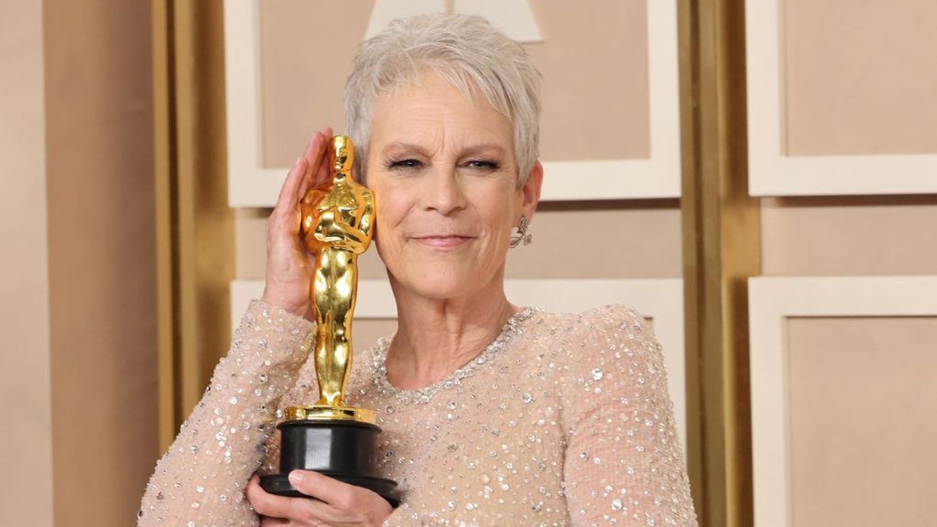 Jamie Lee Curtis honra a su hija con un detalle de su Oscar