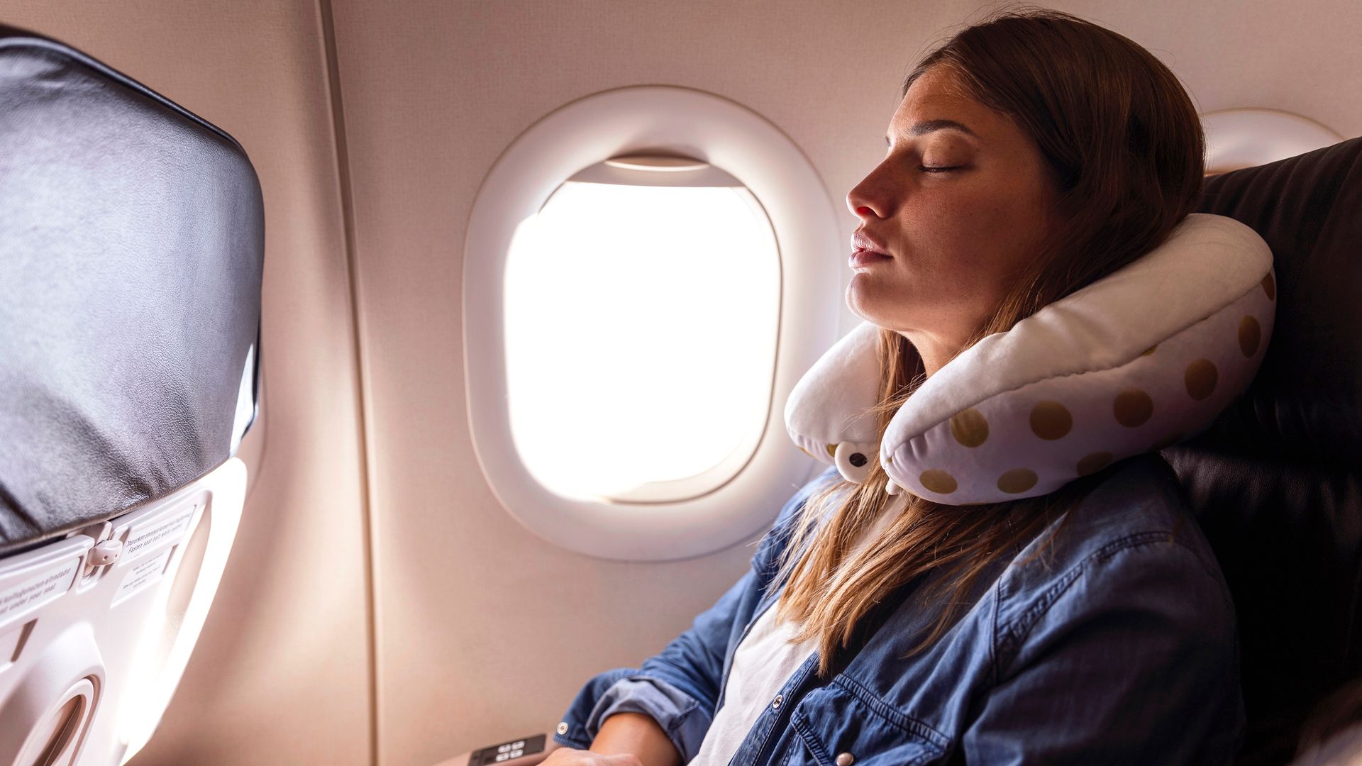 Despídete de los dolores de cuello con una de estas almohadas de viaje, cómodas y prácticas