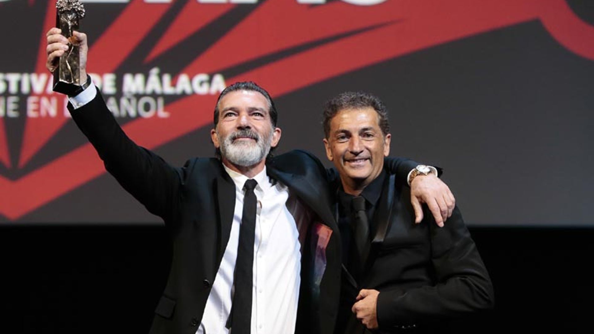 Emociones a flor de piel y una gran sorpresa... Así fue el homenaje a Antonio Banderas en su tierra