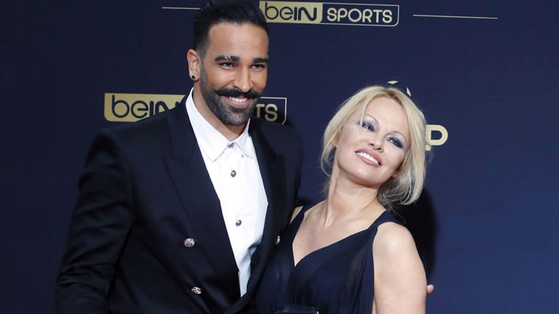 Pamela Anderson y el futbolista Adil Rami, todo amor en la alfombra roja