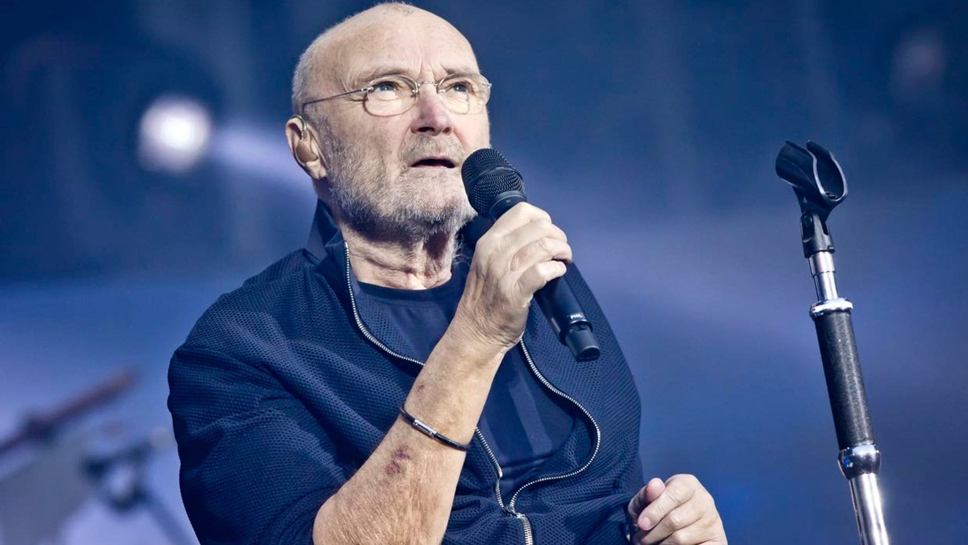 Phil Collins habla de su delicado estado de salud: 'Apenas puedo sostener las baquetas'