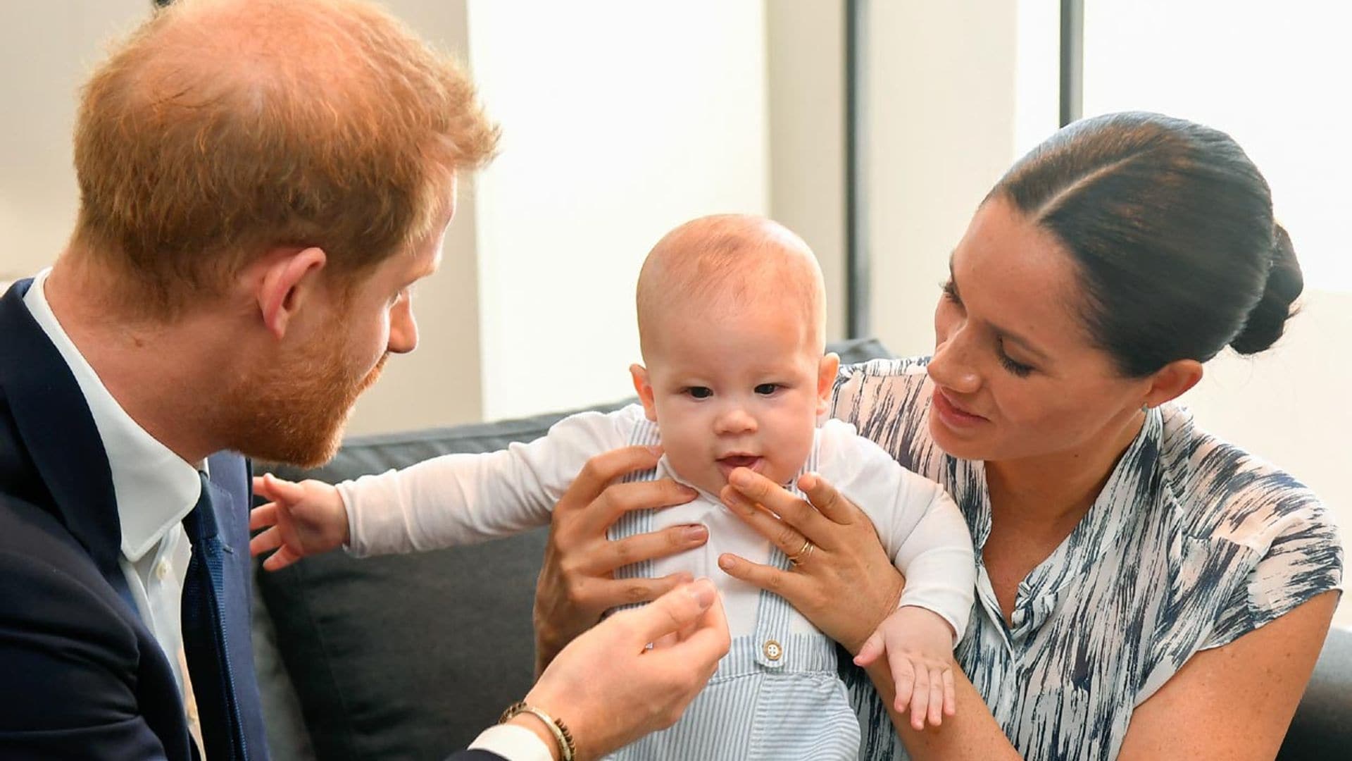 De esta manera tan tierna animó Archie a la selección inglesa de rugby