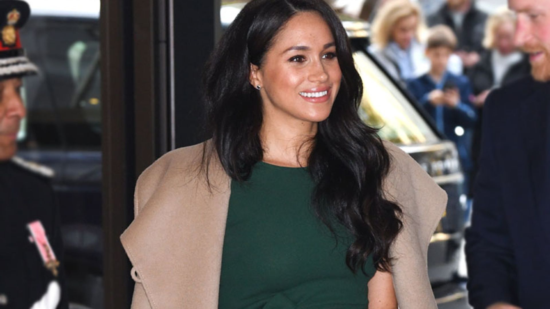 Meghan Markle recupera el vestido de su compromiso dos años después