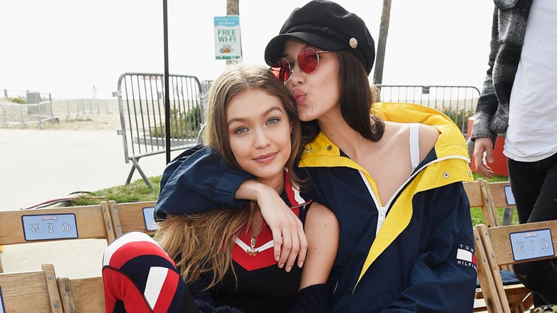 Gigi Hadid y sus amigas 'la lían' en la playa de Los Ángeles