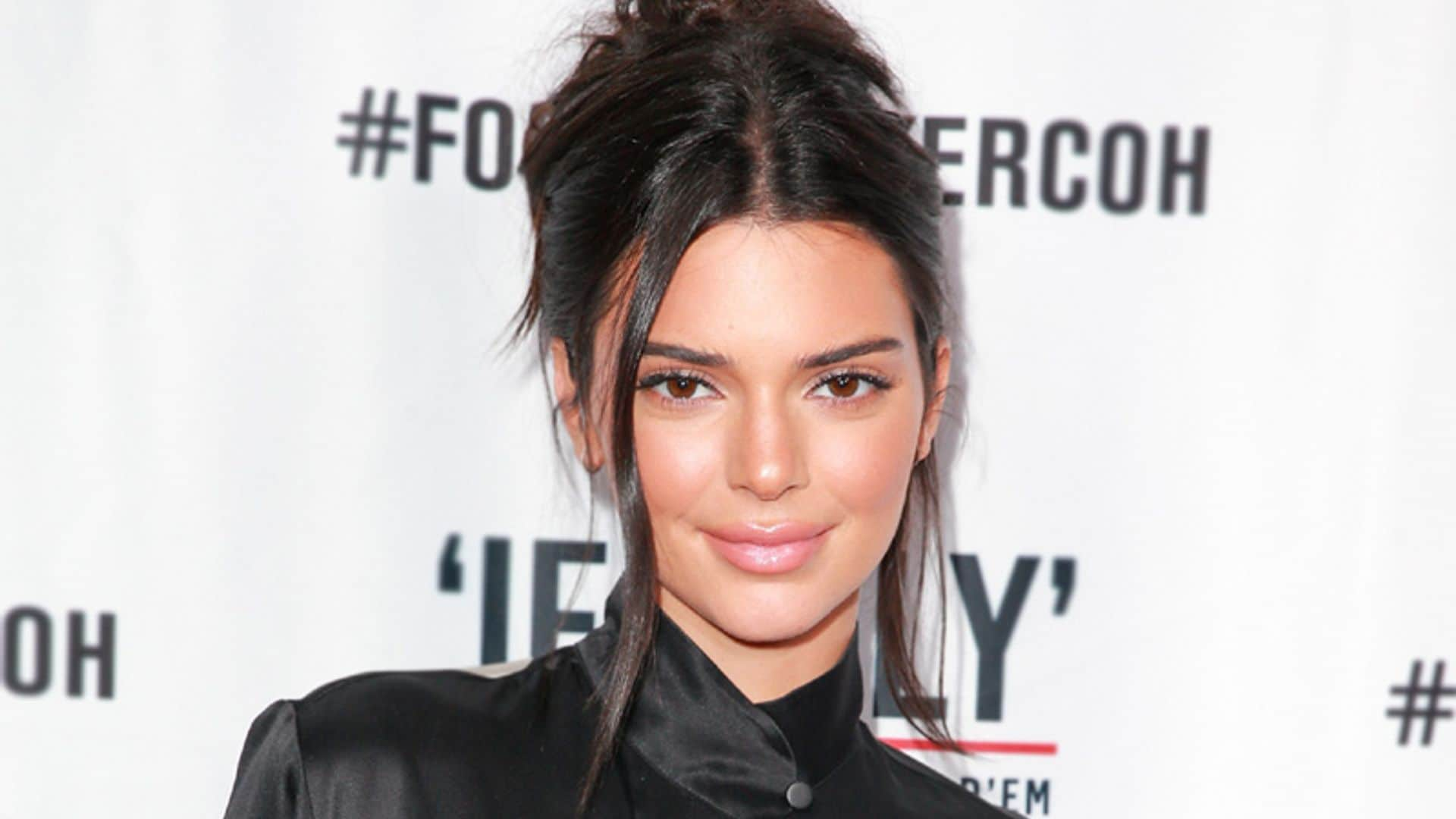 Cómo sofisticar la tendencia pijama en un solo gesto, por Kendall Jenner